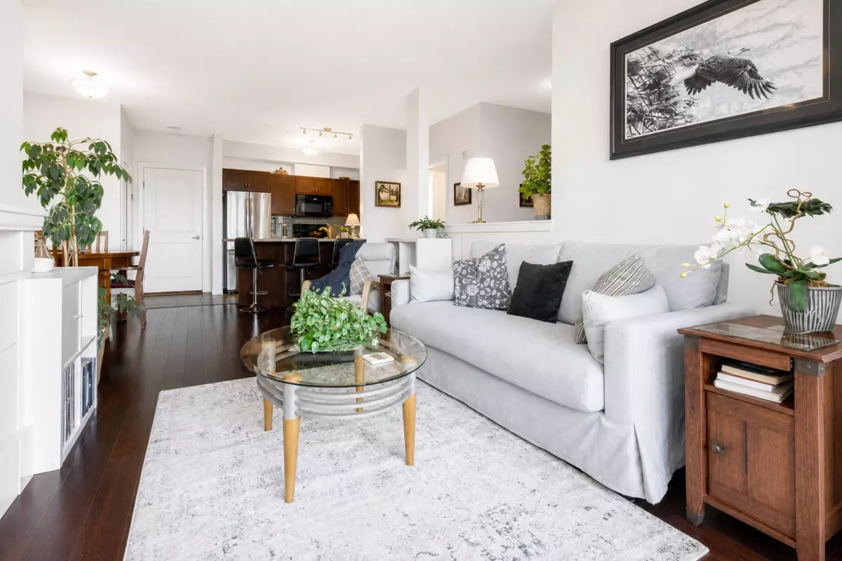Dining Area Photo of 310 2336 Whyte Avenue, Port Coquitlam, BC