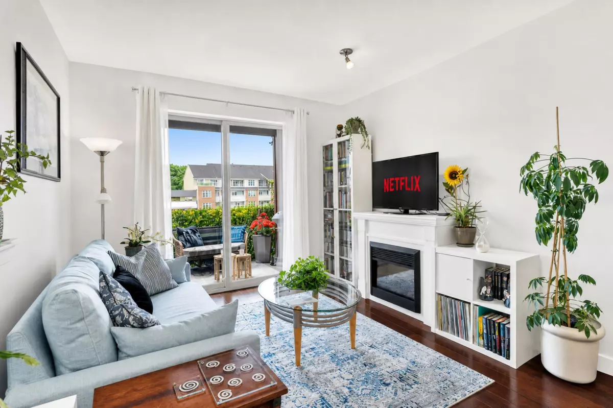 Family Room Photo of 310 2336 Whyte Avenue, Port Coquitlam, BC
