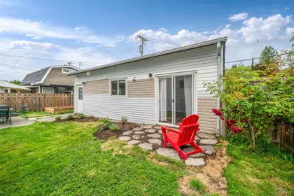 Swimming Pool Photo of 51 Catalina Crescent, Richmond, BC