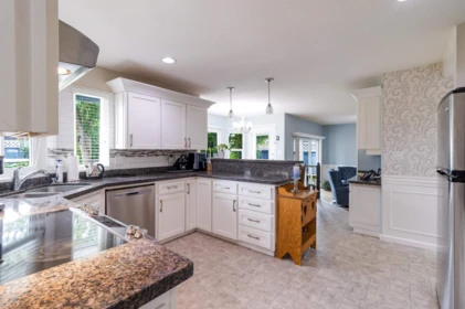 Kitchen Island Photo of 19660 Cedar Lane, Pitt Meadows, BC