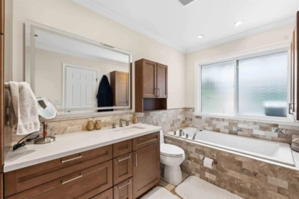 Primary Bathroom Photo of 13150 Alouette Road, Maple Ridge, BC