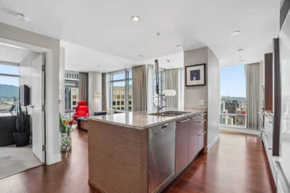 Kitchen Island Photo of 3305 1111 Alberni Street, Vancouver, BC