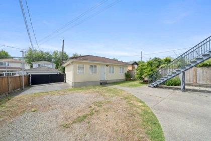Outdoor Kitchen Photo of 2772 Triumph Street, Vancouver, BC
