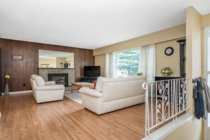 Kitchen Photo of 11939 Hall Street, Maple Ridge, BC