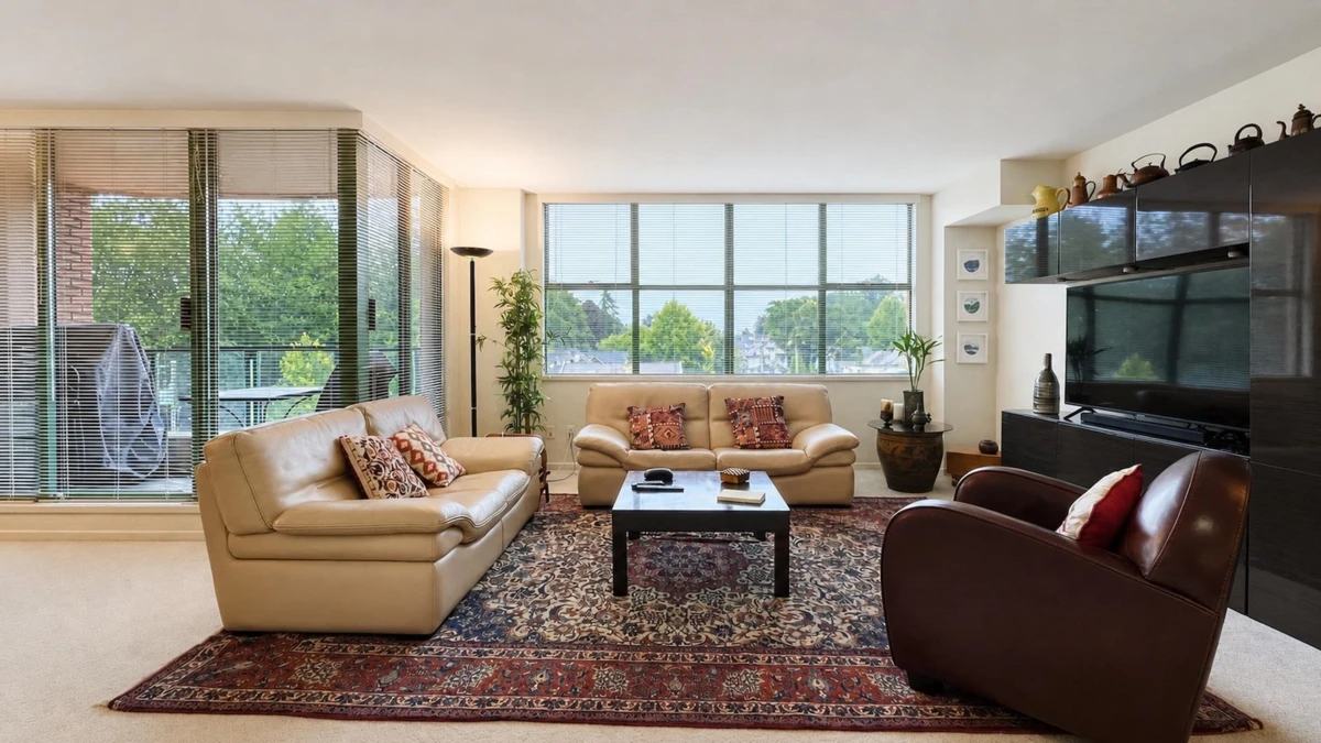 Living Room Photo of 511 518 W 14th Avenue, Vancouver, BC