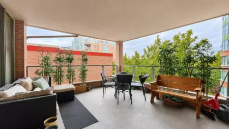 Powder Room Photo of 511 518 W 14th Avenue, Vancouver, BC