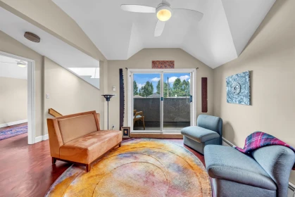 Entry Foyer Photo of 2474 E 5th Avenue, Vancouver, BC