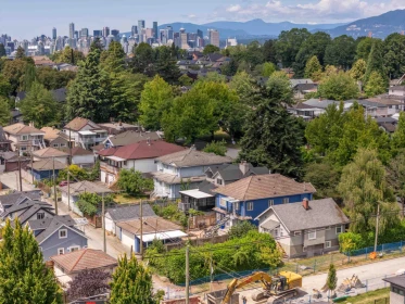 Hot Tub / Spa Photo of 2474 E 5th Avenue, Vancouver, BC