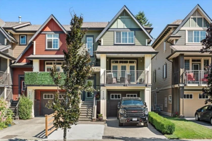 5578 Chinook Street, Chilliwack, BC, Chilliwack — Row House (Non-Strata) for sale
