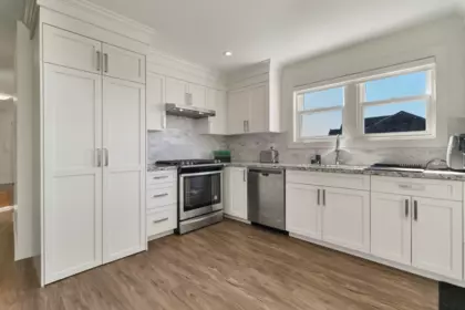 Kitchen Island Photo of 16602 Bell Road, Surrey, BC