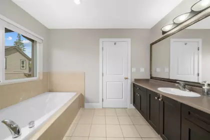 Mudroom Photo of 24225 103a Avenue, Maple Ridge, BC