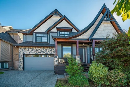 18070 67 Avenue, Surrey, BC, Surrey — Single Family Residence for sale