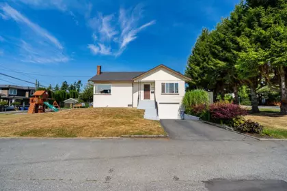 1033 Cypress Street, White Rock, BC, White Rock — Single Family Residence for sale