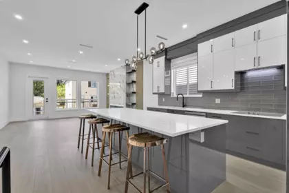 Kitchen Photo of 102 5737 172 Street, Surrey, BC