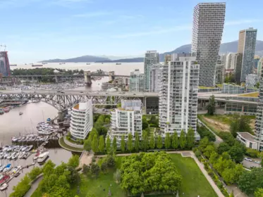 Hot Tub / Spa Photo of 605 633 Kinghorne Mews, Vancouver, BC
