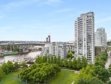 Swimming Pool Photo of 605 633 Kinghorne Mews, Vancouver, BC