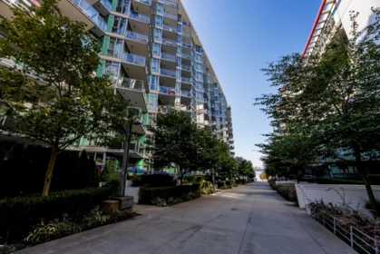 303 199 Victory Ship Way, North Vancouver, BC, North Vancouver — Apartment/Condo for sale
