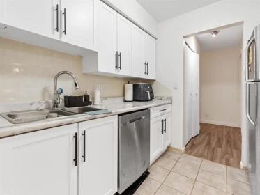 Kitchen Photo of 1615 10620 150 Street, Surrey, BC