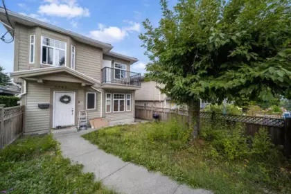 5983 Sprott Street, Burnaby, BC, Burnaby — Half Duplex for sale