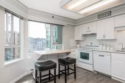 Kitchen Island Photo of 404 3170 Gladwin Road, Abbotsford, BC
