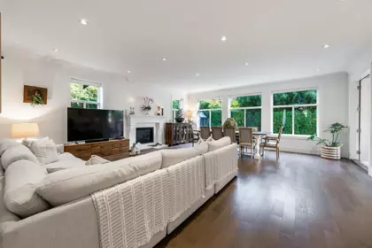 Kitchen Island Photo of 12798 26b Avenue, Surrey, BC