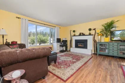 Kitchen Photo of 630 Thacker Avenue, Hope, BC