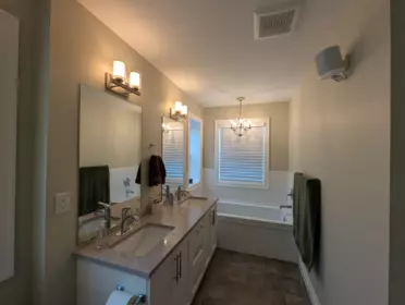 Guest Bathroom Photo of A 46986 Russell Road, Chilliwack, BC