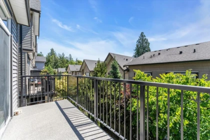 Entry Foyer Photo of 72 14555 68 Avenue, Surrey, BC