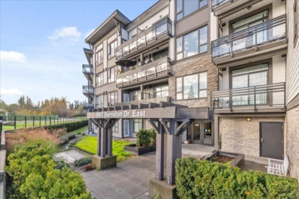 Garden / Landscaping Photo of 309 9983 E Barnston Drive, Surrey, BC