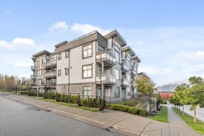 Hot Tub / Spa Photo of 309 9983 E Barnston Drive, Surrey, BC