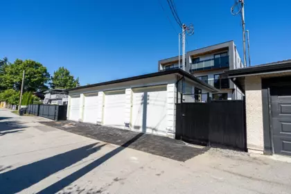 Swimming Pool Photo of 4 3940 Eton Street, Burnaby, BC
