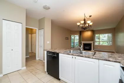 222 2109 Rowland Street, Port Coquitlam, BC, Port coquitlam — Apartment/Condo for sale