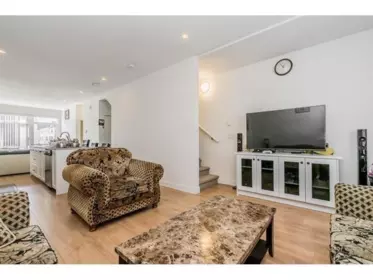 Kitchen Island Photo of 32 27735 Roundhouse Drive, Abbotsford, BC