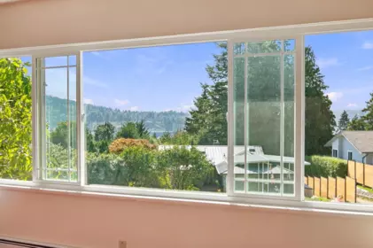 Breakfast Nook Photo of 4148 Fairway Place, North Vancouver, BC