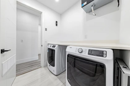 Hallway Photo of 17018 57 Avenue, Surrey, BC