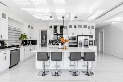 Kitchen Island Photo of 17018 57 Avenue, Surrey, BC