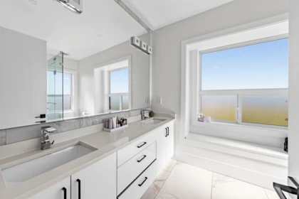 Powder Room Photo of 17018 57 Avenue, Surrey, BC