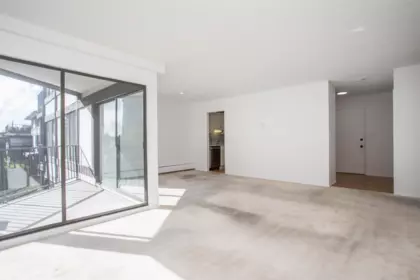 Entry Foyer Photo of 310 1437 Foster Street, White Rock, BC