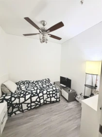 Bedroom 3 Photo of 417 14333 104 Avenue, Surrey, BC