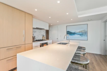 Kitchen Island Photo of 706 1500 Fern Street, North Vancouver, BC