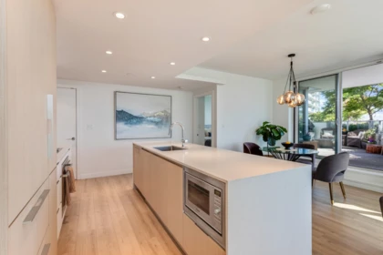 Kitchen Photo of 706 1500 Fern Street, North Vancouver, BC