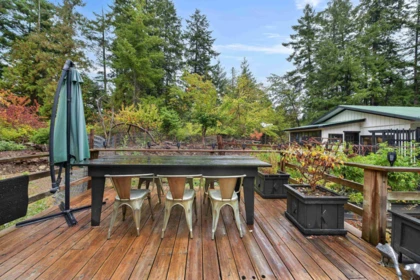 Breakfast Nook Photo of 505 Bayview Drive, Mayne Island, BC