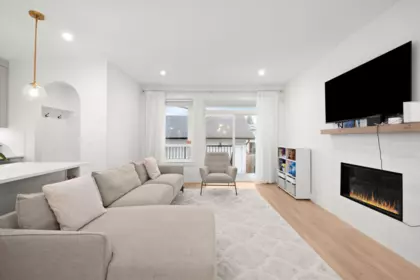 Breakfast Nook Photo of 16782 21a Avenue, Surrey, BC