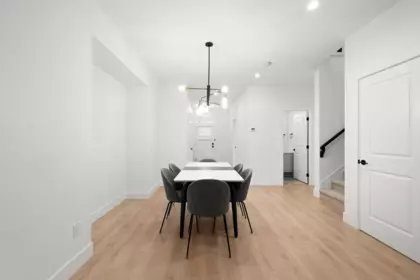 Kitchen Island Photo of 16782 21a Avenue, Surrey, BC