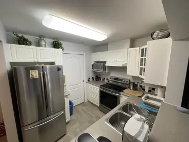 408 15210 Guildford Drive, Surrey, BC, Surrey — Apartment/Condo for sale