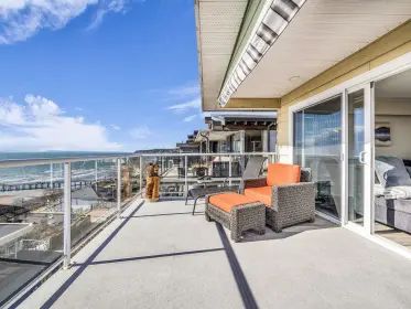 15134 Victoria Avenue, White Rock, BC, White rock — Single Family Residence for sale