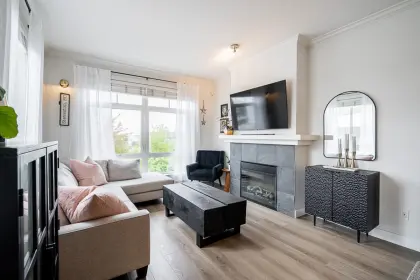 202 3880 Chatham Street, Richmond, BC, Richmond — Apartment/Condo for sale