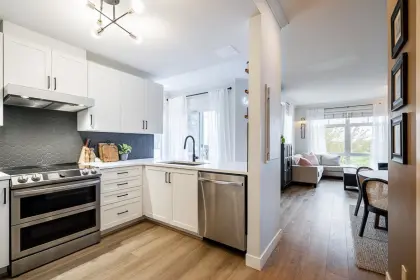 202 3880 Chatham Street, Richmond, BC, Richmond — Apartment/Condo for sale