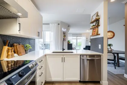 202 3880 Chatham Street, Richmond, BC, Richmond — Apartment/Condo for sale