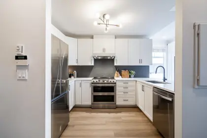 202 3880 Chatham Street, Richmond, BC, Richmond — Apartment/Condo for sale